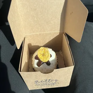 Banana creme cupcake