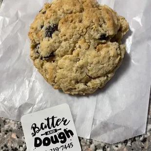 Oatmeal raisin cookie