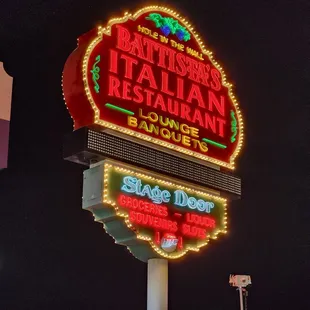 Awesome vintage Neon Sign that belongs in the Neon Museum!   See the sign, leave the food!
