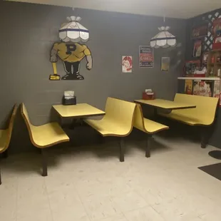 A few good tables to sit at