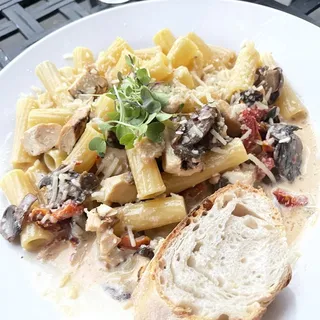 Rigatoni Al Funghi