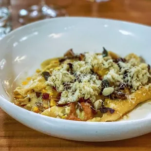 Carmelle Pasta / Crab Ricotta Filling / Charred Corn / Crispy Jamon / Chanterelles / Pecorino