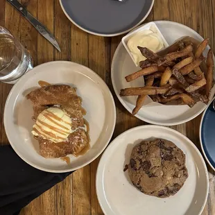 apple pie, chcocolate chip potato chip cookie, &amp; fries with garlic aioli