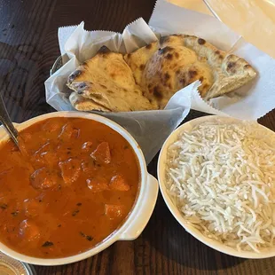 Butter chicken with garlic naan