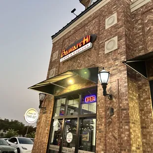 the outside of a restaurant