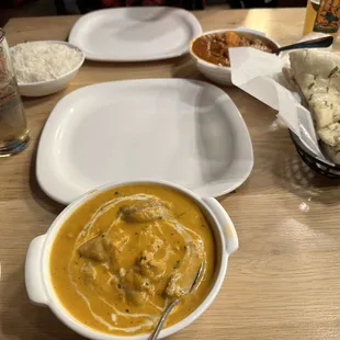 Chicken Shahi Korma Garlic Naan Lamb Vindaloo