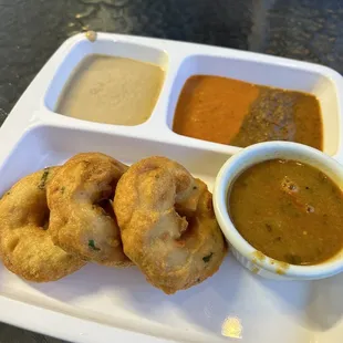 3 Medu Vada
