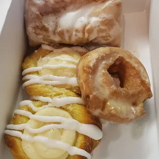 Apple pie (rectangular), Classic Old-fashioned, Cheese Danish (it's a twin!),