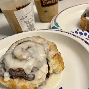 These cinnamon rolls are SO good!!