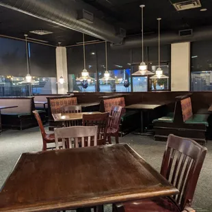 Dining room at Baxter&apos;s Interurban Grill