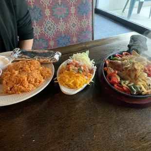 MAC &apos;s Sizzling Urban Fajitas (came with no beans as requested)