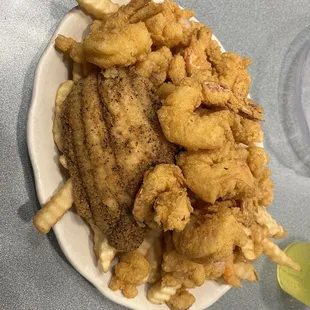 Sultan pepper catfish, jumbo shrimp and popcorn shrimp! Delicious!