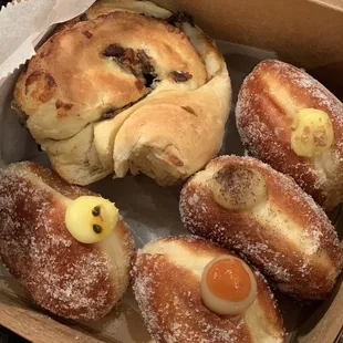 From top left clockwise: Green onion savory brioche, Banana Cream Malasada, Kona coffee, guava, and passion fruit (with the seeds).
