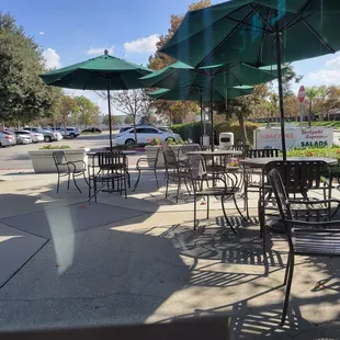 Nice view outside where you can enjoy your poke bowl!