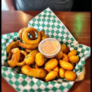 onion rings and dipping sauce