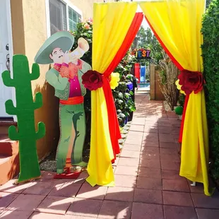 Rent This Wonderful fiesta entrance for $125