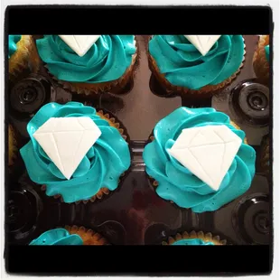 Cupcakes for my sister's bridal shower brunch (yellow cake)