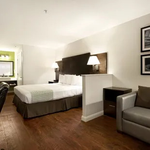 King Bed Suite Room with Sitting Area