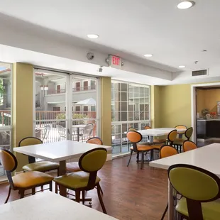 Lobby and Breakfast seating area