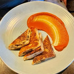 Bayou Bar, The Pontchartrain Hotel, NOLA. Mushroom Grilled Cheese ($12.00).