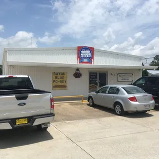 Plenty of parking all around this building, easily spottable along the side of the country highway.