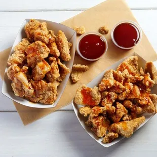 a tray of chicken wings and a bowl of ketchup