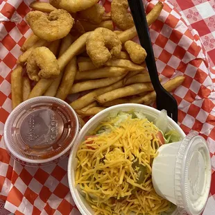 Fried shrimp &amp; salad