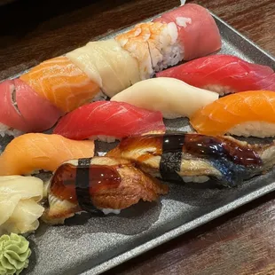 Assort sashimi plate with special roll!