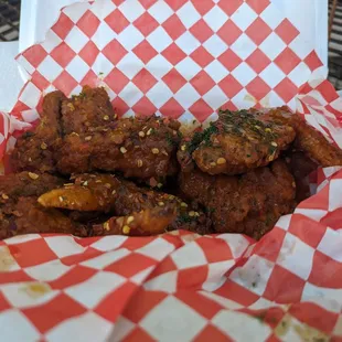 food, bbq wings, fried chicken wings, chicken wings and fried chicken, poultry, chicken wings, chicken, bbq chicken, fried chicken