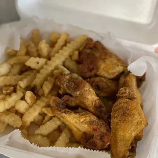 Cajun wings with fries