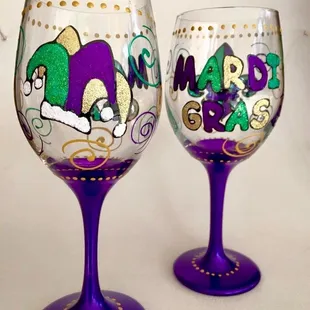 Glitter Jester Hat in Mardi Gras colors on a wine Glass