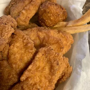 Fish Platter w/Hushpuppies