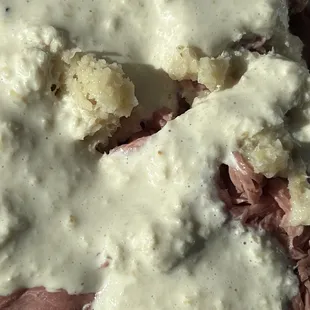 Pot beef covered with horseradish and tiger sauce