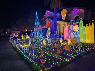 Ledgemont Court Christmas Lights