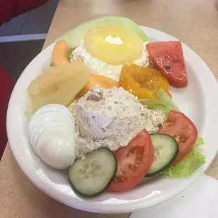 Tuna salad with cottage cheese and fruit