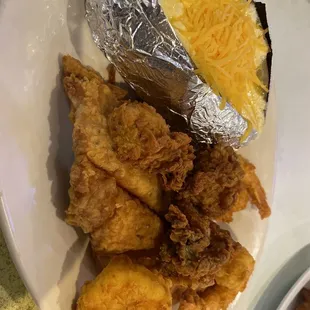 food, chicken wings and fried chicken