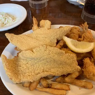 2fish 6shrimp. Awesome taste and large quantity.