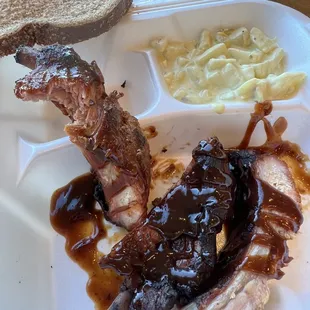 Food: Ribs with Mac and cheese and a slice of bread
