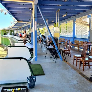 Very chill on a week day.  You can also pick up a great plate lunch at Jolene's at the club house.