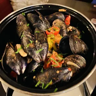 Delicious steamed mussels