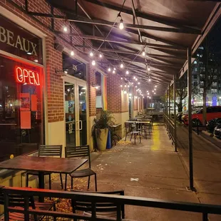 the outside of a restaurant