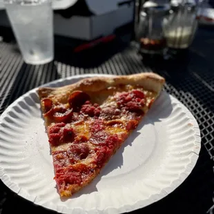 Pepperoni pizza slice