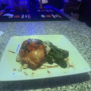 Grilled Chicken w/Mashed Potatoes and broccoli