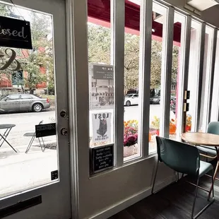 the outside of the restaurant