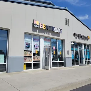 the outside of a restaurant