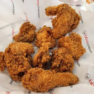 Half Chicken chopped into 8 small pieces with bones inside. Golden Original style (no sauce). Great! Feeds 1 hungry guy.