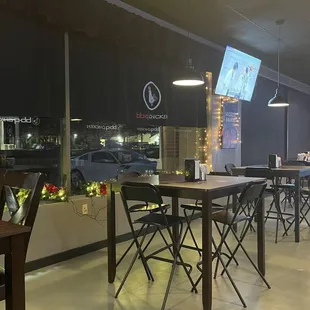 bb.q Chicken interior