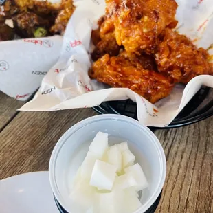 chicken wings and fried chicken, bbq wings, chicken wings, bbq chicken, poultry, fried chicken, chicken, fried chicken wings, food