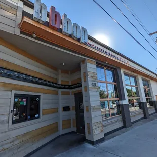 the outside of the restaurant