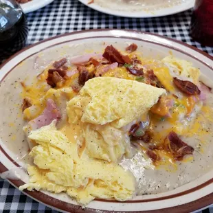 Big bee it's absolutely amazing bacon eggs onions gravy biscuits ham cheese it's like a breakfast stew incredible